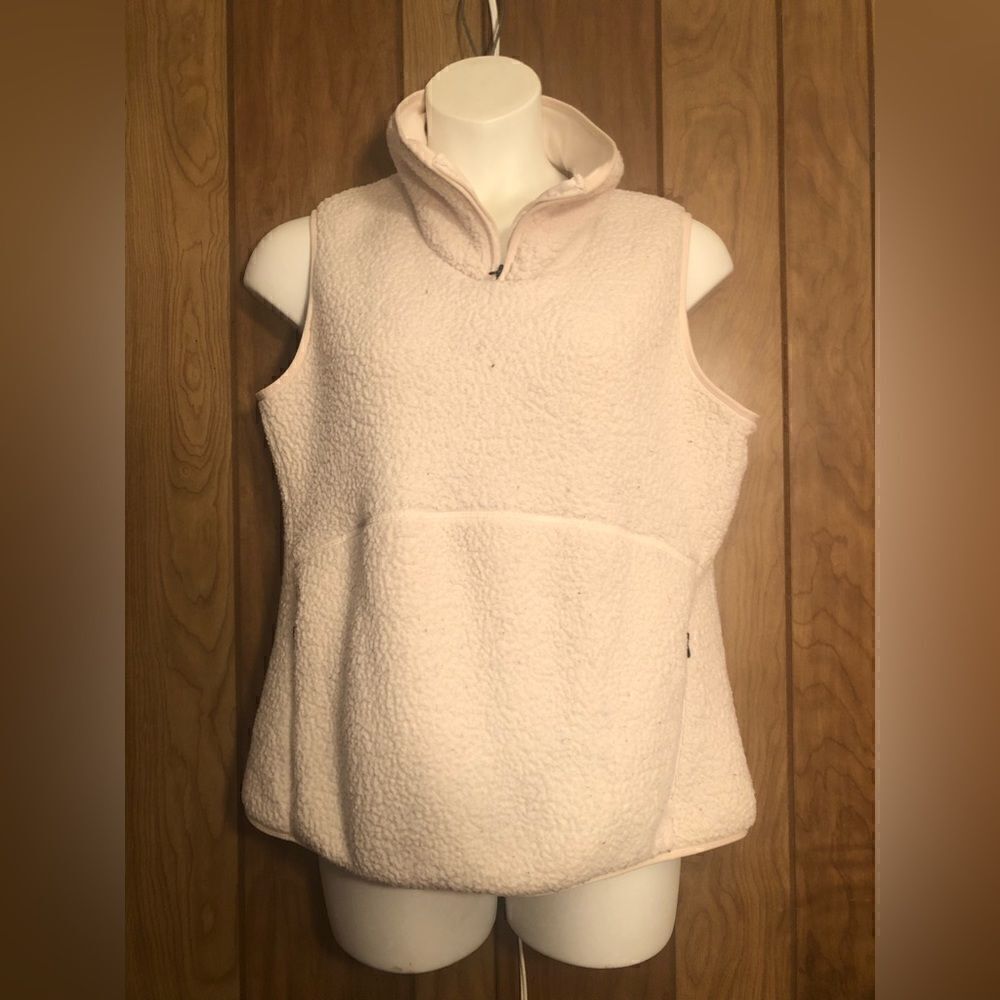 Fila womens faux fur pullover vest. Size XL. White . Like new condition.